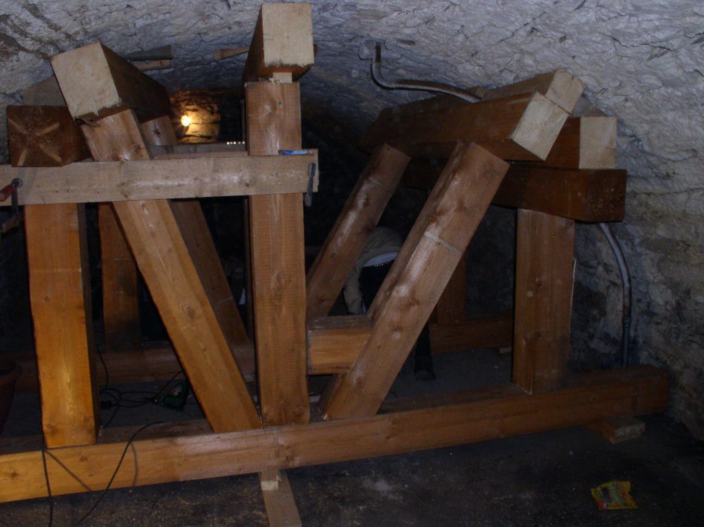 Rundbogenabstützung Kellergewölbe
